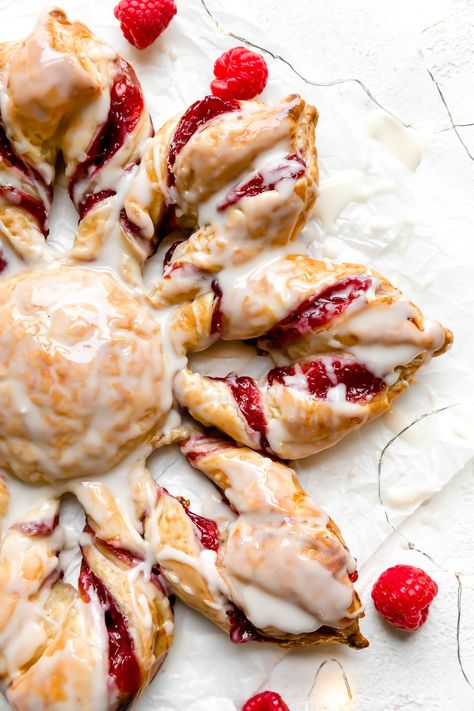 Give your holiday brunch menu a special upgrade with this extra-festive Christmas Kringle! This puff pastry kringle is filled with vanilla cream cheese & homemade spiced raspberry jam laced with the warmth of cinnamon, ginger, & nutmeg. Shape into a holiday star & finish with icing for the perfect kiss of sweetness, this raspberry kringle is a special addition to any Christmas morning. Easy to make & make-ahead friendly! #kringle #kringlerecipewithpuffpastry #christmasbreakfast #christmasburnch Puff Pastry Cinnamon Star, Puff Pastry Recipes Danish, Kringle Recipe Norwegian, Christmas Kringle Recipe, Christmas Breakfast Pastry, Norwegian Kringle Recipe, Puff Pastry Dessert Christmas, Raspberry Kringle Recipe, Christmas Cooking Ideas Dinners