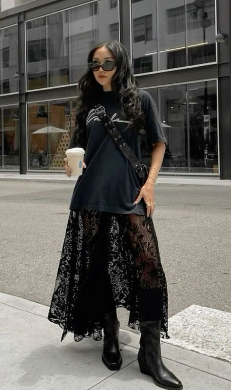 Black Lace Skirt, Maxi Skirt Outfits, Looks Street Style, Mode Ootd, Mode Inspo, Edgy Outfits, Looks Style, Mode Inspiration, Mode Style