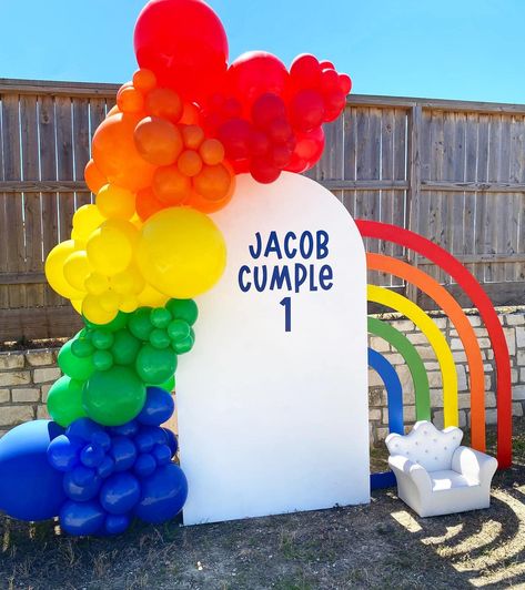 Rainbow Balloon Garland, Rainbow Balloon Arch, Rainbow Themed Birthday Party, Rainbow Backdrop, Rainbow First Birthday, Rainbow Party Decorations, Wedding Anniversary Decorations, Rainbow Theme Party, Girls Birthday Party Themes