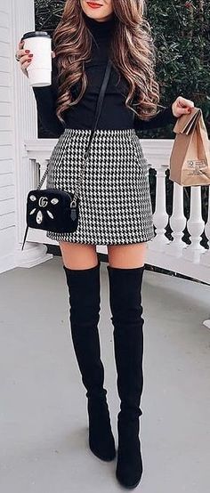 Thanksgiving Outfit Ideas #fallfashion #falloutfitidea #fallstyle #coldweatherstyle #sweaterweather #falloutfits #fashion #cozyoutfitinspiration #outfitinspiration #style #stylish #styleinspiration #womensfashion #womensoutfit #fashiontrends #FashionBlogger #falloutfitinspo #outfitinspo #women #woman #girls #jeans #coats #tops #howtostyle #styling #fashionable Rok Mini, Mode Tips, Houndstooth Skirt, Trendy Skirts, Spring Outfits Women, Maxi Skirts, Plaid Skirt, 가을 패션, Street Style Outfit