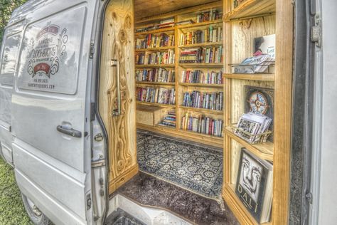 Rita Collins Drives a Traveling Bookstore Around the United States Van Bookstore, Quaint Bookstores, Traveling Bookstore, Mobile Bookshop, Mobile Bookstore, Drive Across America, Book Truck, Bookshop Café, Book Mobile