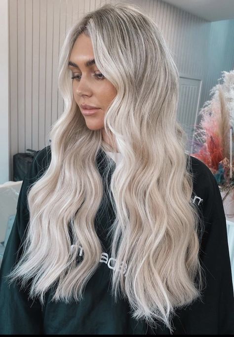 Hairstyle For Wavy Hair, Top Hair Styles, Hairstyle Braid, Blonde Hair Goals, Blonde Hair With Roots, Perfect Blonde Hair, Bright Blonde Hair, Bombshell Hair, Fashion Outfits Dresses