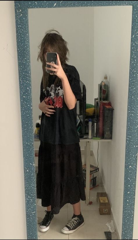 Maxi Skirts Aesthetic, Masculine Skirt Outfit, Wednesday Inspired Outfit, Dress And Converse, Estilo Rock, Maxi Skirt Outfits, Style Instagram, Cool Fits, Swaggy Outfits