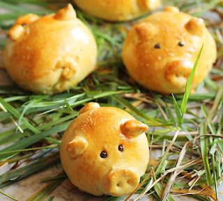 Little Piggies Buns Stuffed with Sausage Piggy Buns, Finger Food Recipes, Bread Ideas, Azuki Bean, Fingerfood Party, Easter Bread, Bacon Jam, Party Finger Foods, Delicious Bread