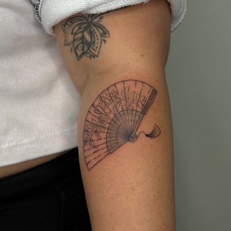 KAIT MARTINEZ | Tattoo Artist (@baby.kait) • Pamaypay Filipino Fan Tattoo Feminine Filipino Tattoo, Filipino Style Tattoo, Filipino Sleeve Tattoo, Pamaypay Tattoo, Filipino Tattoos Women, Filipino Fan Tattoo, Filipino Tattoos Women Traditional, Filipino Flag Tattoo, Filipino Inspired Tattoo