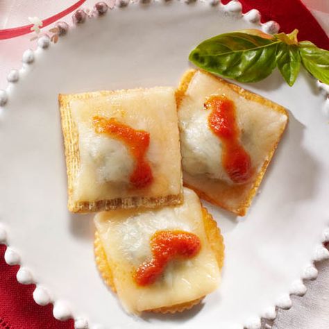 Triscuit Appetizers, Baked Ravioli Recipe, Crackers Appetizers, Baked Ravioli, Appetizer Dessert, Ravioli Bake, Snack Brands, Ravioli Recipe, Holiday Party Foods