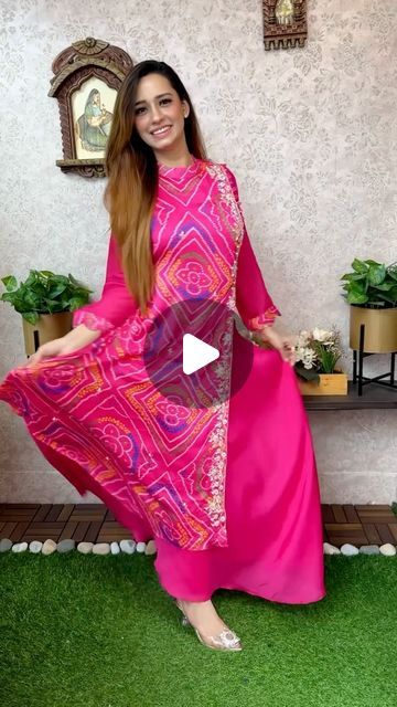 Heavy Sleeves Design, Pure Silk Kurti Designs, New Dress Designs 2024 Latest, New Kurti Designs 2024 Latest Party Wear, Saree Kurti Designs Latest, Party Wear Kurtis Design Latest, Latest Kurti Designs Pattern 2024, Bandhani Kurti Designs Cotton, Bandhani Gown Design