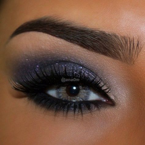 Makijaż Smokey Eye, Braut Make-up, Blue Eyeshadow, Blue Makeup, Blue Eye Makeup, Makeup Goals, Prom Makeup, Smokey Eye Makeup, Eye Make