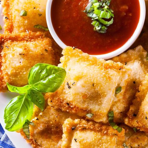 GreenLife | Crispy Baked Ravioli Ravioli Appetizers, Baked Ravioli Appetizer, Crispy Baked Ravioli, Baked Ravioli, Ravioli Bake, Ravioli Recipe, Cheese Ravioli, Fresh Cheese, Cooking With Olive Oil