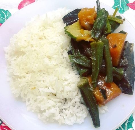 RECIPE: Pinakbet (Pakbet) Pakbet Filipino Food, Pakbet Recipe Filipino Food, Pakbet Recipe, Filipino Vegetable Dishes, Pinakbet Recipe, Pinoy Dessert, Filipino Dish, Bitter Melon, Vegetable Dish