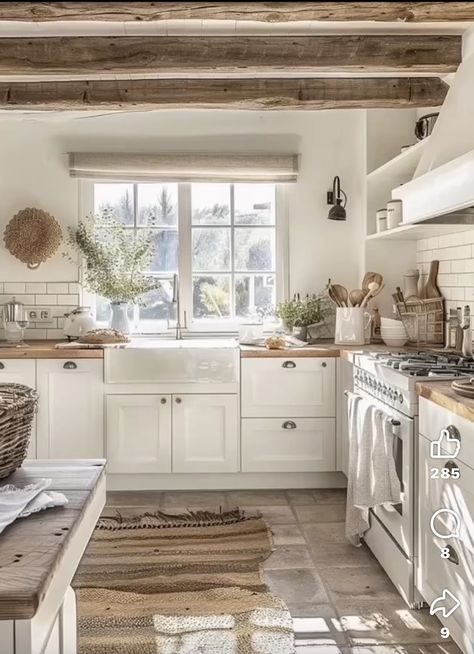 Country Cottage Kitchen, Cottage Interior, Farmhouse Kitchen Design, Cottage Kitchens, Kitchen Views, Kitchen Inspiration Design, Cottage Kitchen, Kitchen Style, House Inspo