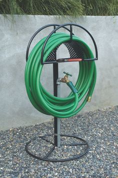 Garden Hose Storage, Garden Hose Holder, Hose Storage, Pore Strips, Hose Holder, Metal Furniture Design, House Plants Decor, Iron Furniture, Metal Stand