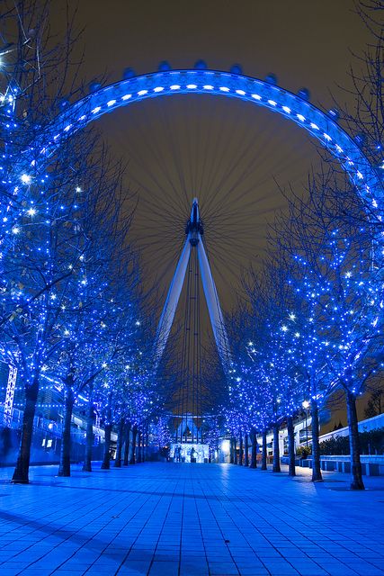 Blue nights - London Eye #travel #awesome Visit www.hot-lyts.com to see more background images Image Bleu, Photo Bleu, Blue Aesthetic Dark, The London Eye, Blue Lights, Light Blue Aesthetic, Blue Aesthetic Pastel, Blue Pictures, Tapeta Pro Iphone