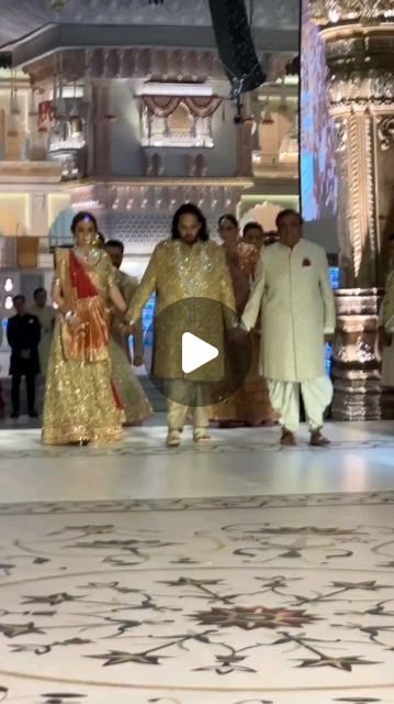 Isha Ambani ✨ on Instagram: "Hum Saath Saath Hai ❤️
.
#AmbaniFamily" Isha Ambani Outfits, Ambani Wedding Outfit, Isha Ambani Wedding, Neeta Ambani, Ambani Wedding, Isha Ambani, Wedding Outfits, Wedding Outfit, On Instagram