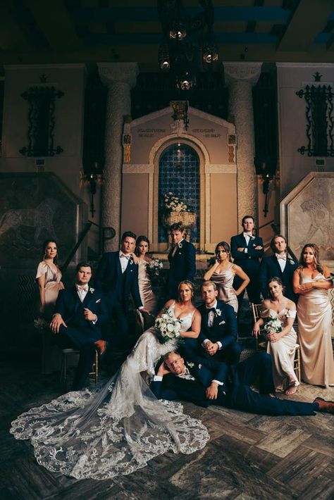 Wedding Picture Ideas Guests, Dark Regal Wedding, Dramatic Wedding Party Photos, Bridal Party Photos Groomsmen, Bridesmaid Editorial Photography, European Romantic Wedding, Group Shots Wedding, Mob Style Wedding Photos, Glam Wedding Photography