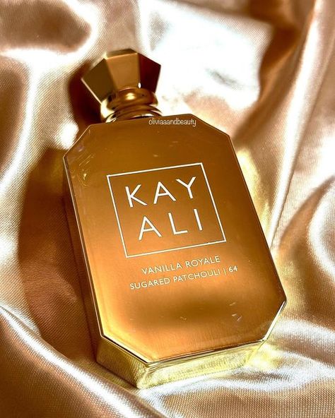 Olivia and Beauty on Instagram: "#gifted Introducing @kayali newest and 11th juice - Vanilla Royale Sugared Patchouli | 64 👑 The opening of Vanilla Royale is very rich with the vanilla orchid blended beautifully with the creamy jasmine. The golden rum definitely stands out to me and brings a hint of sweetness to this juice - making it super intoxicating. At the heart of this fragrance there is a literal gourmand heaven with the Vanilla Infusion, Vanilla Surabsolute, Tonka Bean Accord and Crème Kayali Vanilla Royale Sugared Patchouli, Kayali Vanilla Royale, Kay Ali, Kayali Vanilla, Perfume Vanilla, Juice Making, Vanilla Perfume, Vanilla Orchid, Body Smells