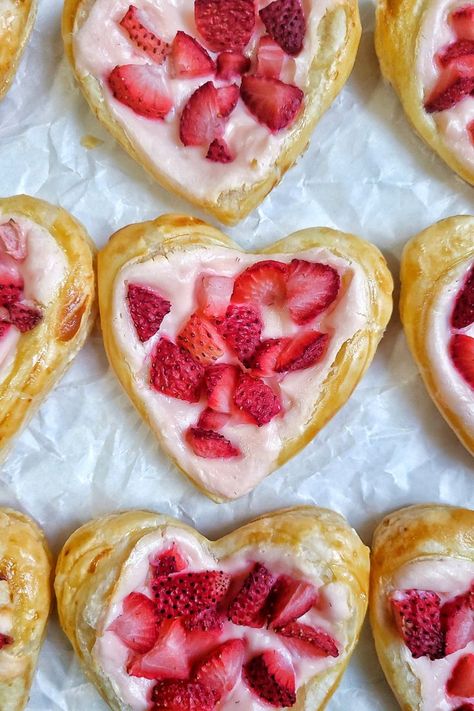 Valentines Recipes Desserts, Valentines Baking, Valentine Desserts, Valentines Food, Fun Baking Recipes, Baking Sweets, Yummy Food Dessert, Dessert Recipes Easy, Cooking And Baking