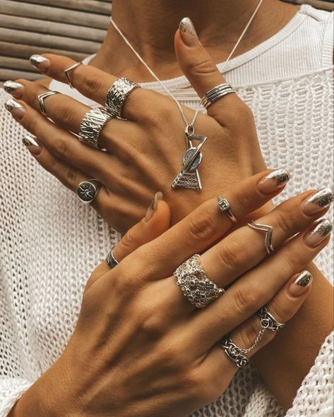 Witchy Fashion, Classy Jewelry, Jewelry Lookbook, Finger Rings, Jewelry Photography, Jewelry Inspo, Stylish Jewelry, Instagram Account, Jewelry Inspiration