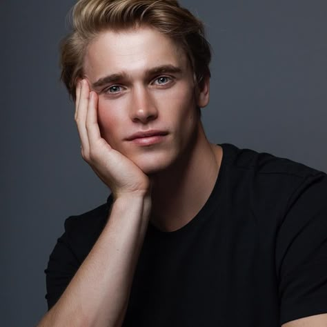 Thyme Stidworthy, Blonde Man, Male Headshots, Character Inspiration Male, Blonde Guys, Model Aesthetic, Aesthetic People, Model Face, Face Expressions