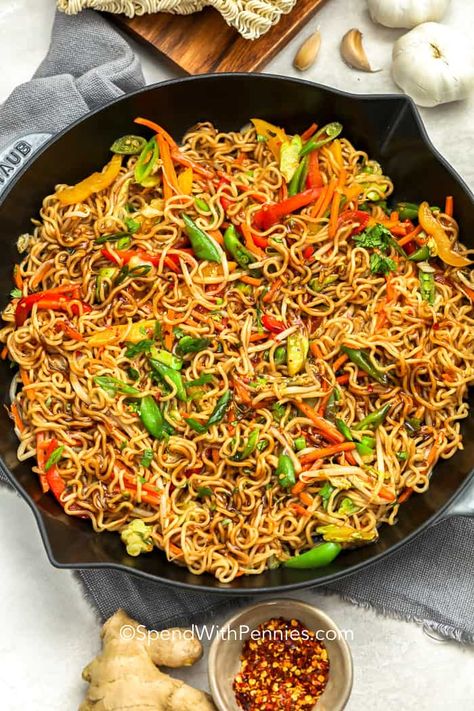 Ramen Stir Fry is quick and easy, great as a meatless monday meal or add in your favorite proteins! #spendwithpennies #ramen #ramensstirfry #ramennoodles #stirfry #stirfryrecipe Ramen Stir Fry Sauce, Ramen Sauce, Fry Sauce Recipe, Easy Beef Stir Fry, Stir Fry Sauce Recipe, Pollo Teriyaki, Easy Ramen, Ramen Stir Fry, Noodle Recipes Easy