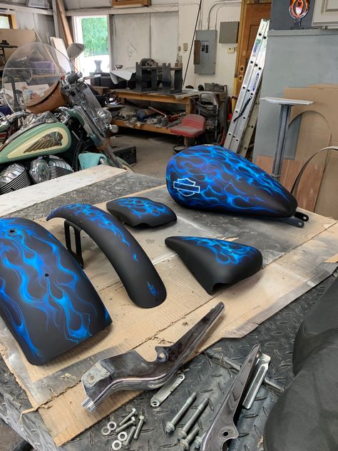 Custom Bikes Motorcycles, Choppers Motorcycles, Motorcycle Art Painting, Custom Bikes Cafe Racers, Custom Motorcycle Paint Jobs, Kustom Paint, Custom Paint Motorcycle, Custom Motorcycles Harley, Motorcycle Paint Jobs