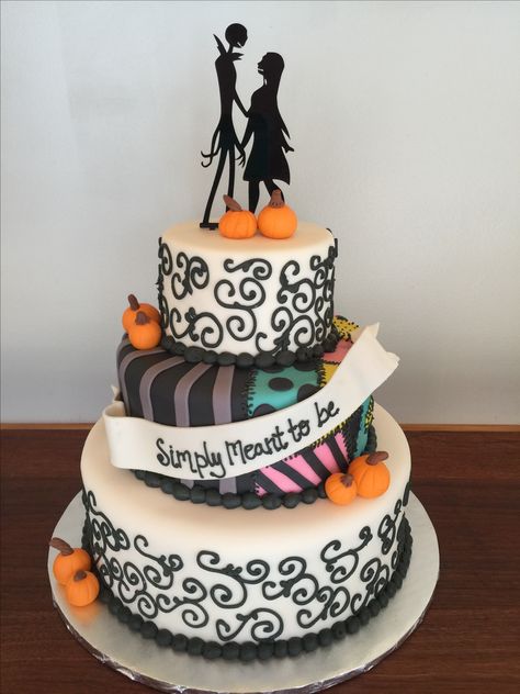 Nightmare before Christmas wedding cake Nightmare Before Christmas Birthday, Nightmare Before Christmas Cake, Pasteles Halloween, Halloween Wedding Cakes, Nightmare Before Christmas Wedding, Christmas Wedding Cakes, Postres Halloween, Bolo Halloween, Kreative Snacks