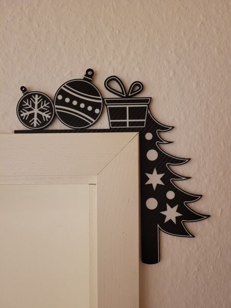 Christmas Door Corner Deco 2 by SaVo3D Christmas Door Corner Svg, Door Toppers Ideas, Lazer Engraver Ideas, Christmas Door Frame, Door Toppers, Corner Deco, Door Frame Decoration, Novogodišnji Ukrasi, Angel Door