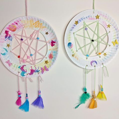 Plate Dream Catcher, Diy Dream Catcher Tutorial, Cool Gingerbread Houses, Good Dreams, Dream Catcher Craft, Extra Yarn, Puffy Paint, Dream Catcher Diy, Kids Diy