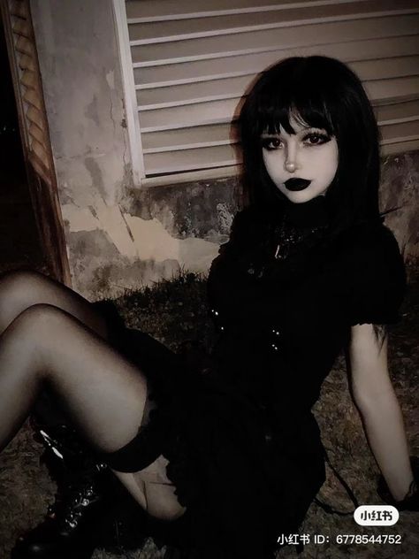 Dark Goth Academia, Hot Goth Outfits, Alt Women, Goth Instagram, Punk Rockstar, Goth Mommy, Alternative Women, Fairy Life, Paznokcie Hello Kitty