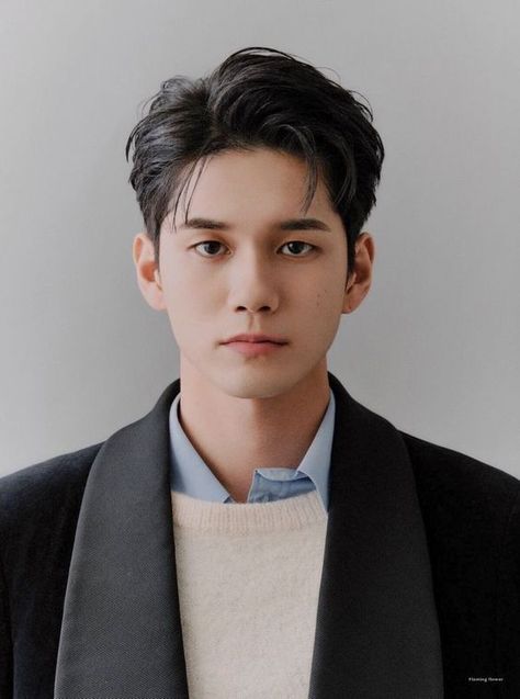 46 Stunning Hairstyles For Men To Look Like A Real Gentleman Korean Short Hair Side Part, Professional Male Haircut, Male Side Part Hairstyles, Korean Haircut Side Part, Off Center Part Hairstyles Men, Center Part Mens Hairstyles, Korean Side Part Hair Men, Side Part Undercut Men, Asian Side Part