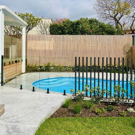 Perth Landscape Design on Instagram: "The curved fence is bringing some extra character to this character home. . . . #landscape #perth #outdoors #design #landscapedesign #architecture #pool #instagood #luxury #perthsesigner #pooldesign" Pool Cabana Australia, Acrylic Pool Fence, Minimal Pool Landscaping, Modern Pool Fence Ideas, Black Pool Fencing, Pool Barrier Ideas, Australian Pool Landscaping, Wooden Pool Fence, Curved Pool Fence