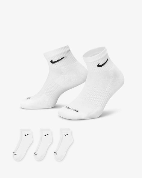 Nike Everyday Plus Cushioned Training Ankle Socks (3 Pairs). Nike.com Nime Socks, Nike Women Socks, White Nike Ankle Socks, Low Nike Socks, Nike Pro Socks, Ankle Nike Socks, Short Nike Socks, Collages Outfit, Nike Socks Ankle