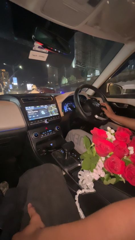 Rose In Car Snapchat, Fake Car Snaps Night Boyfriend, Flowers In Car Snapchat, Gift From Boyfriend Snapchat, Fake Gift Snap, Car Asthetic Picture, Boys Attitude Pics Hd, Imaginary Art, Couple In Car