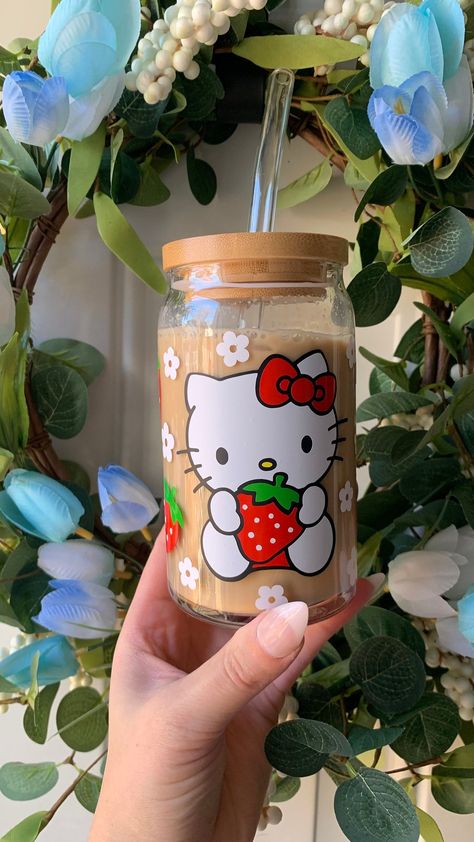 Coffee Matcha, Straw Design, Kitty Pictures, Cute Coffee Cups, Hello Kitty Aesthetic, Botol Air, Black Color Hairstyles, Pretty Cups, Color Hairstyles