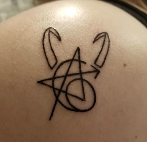 Loki Symbol, Loki Tattoo, Simbolos Tattoo, Henna Pen, Avengers Tattoo, Dragons Tattoo, Loki Avengers, Marvel Tattoos, Symbol Tattoo