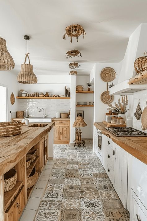 Bohemian Chic Kitchen, Boho Cabinets Kitchen, Boho House Aesthetic, Cozinha Boho Chic, Farmhouse Boho Kitchen, Rustic Boho Kitchen, Boho Kitchen Design, Modern Boho Kitchen, Boho Chic Kitchen