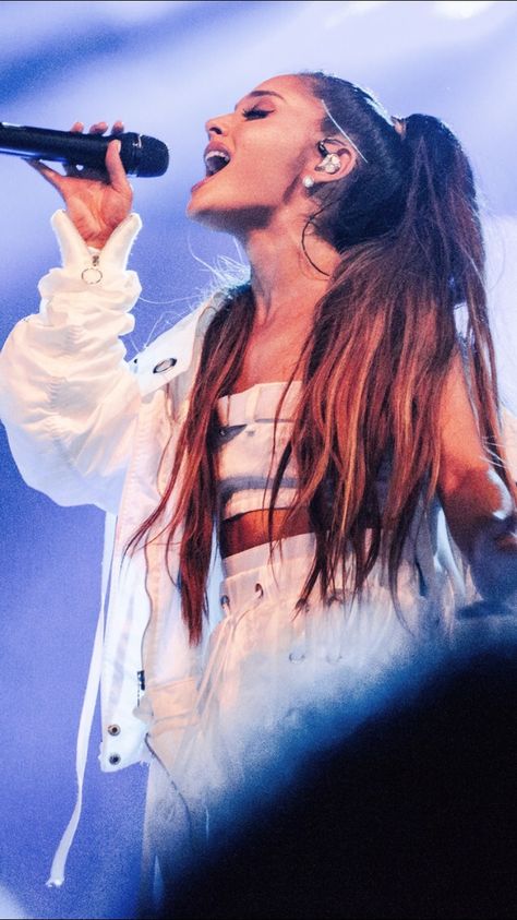 Ariana Grande Lockscreen, Adriana Grande, Ariana Grande Singing, Ariana Video, Dangerous Woman Tour, Ariana Grande Outfits, Ariana Grande Fans, Ariana Grande Cute, Ariana Grande Style