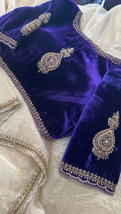 APR Vastrakala | The Gold Tissue with hand embroidered border, intricately woven with Zari and Zardosi,extends to a graceful pallu, creating a visual… | Instagram Velvet Blouse Designs Latest, Zardosi Embroidery Blouse, Apr Vastrakala, Zari Work Embroidery, Green Blouse Designs, Tanjore Paintings, Zardosi Embroidery, Bridal Blouses, Embroidery Blouses