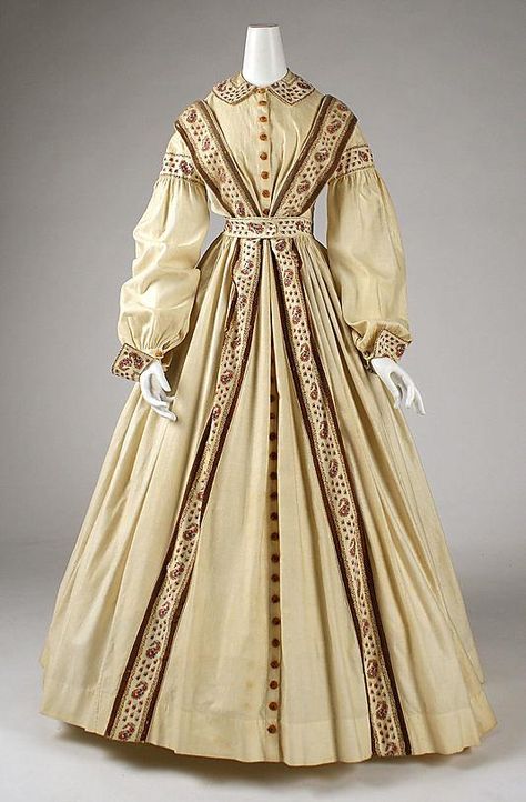 Peignoir  Date: 1860–65  Culture: American  Medium: cotton  Dimensions: Length at CB (bodice): 13 3/4 in. (34.9 cm) Length (skirt): 41 1/2 in. (105.4 cm)  Credit Line: Gift of M. Winifred and Beatrice F. Hyslop, 1960  Accession Number: C.I.60.11.1  Metropolitan Museum of Art. 1860s Wrapper, 1860s Dresses, Old Dress, 1860 Fashion, 19th Century Clothing, Fashionable Sunglasses, Victorian Ladies, 1800s Fashion, Step Mom