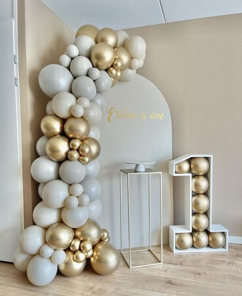 Birthday Ballon Decorations, First Birthday Balloon Arch, Balloon Arch Birthday Party, Balloon Decorations Diy Tutorials, First Birthday Balloons, 1st Birthday Balloons, Crafts For Preschoolers, Baby Birthday Decorations, Baby Boy 1st Birthday Party