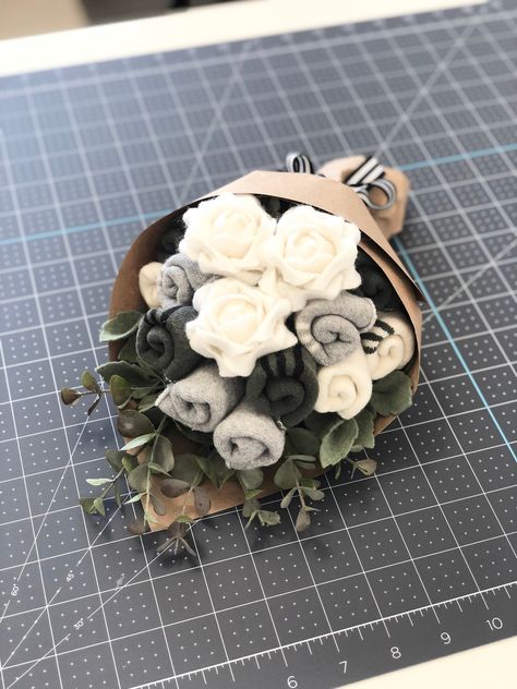 Nike Sock Bouquet, Sock Flower Bouquet, Onsie Bouquet Diy, Baby Bouquet Gift, Sock Bouquet For Him, Baby Shower Bouquet Ideas, Diaper Bouquet Diy, Onesie Bouquet, Sock Flowers