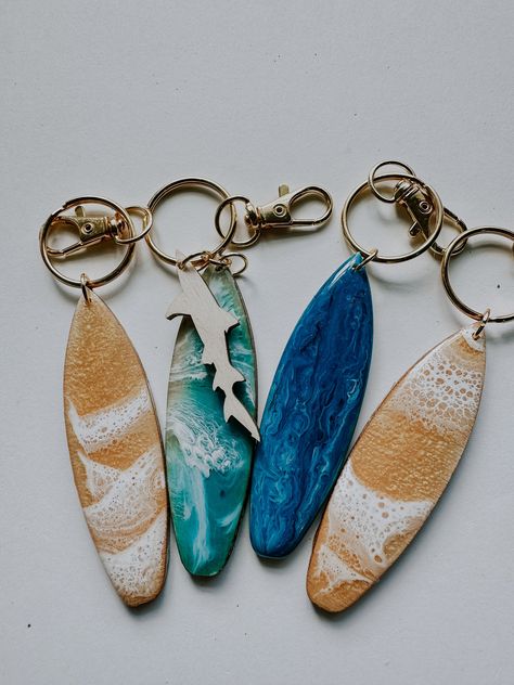 Hand made mini surfboard keychains! perfect for the surfer or beach lover... but watch out for sharks! Never loose your keys in your bag as this surfboard stands out! made with swirling blue resin and lightweight birch wood! it comes with a clasp closure to easily attach to your bag, belt loop, or other keychains! Beach Car Decor, Beachy Keychain, Surfboard Keychain, Mini Surfboard, Keychains Ideas, Surfboard Stand, Beach Keychain, Beach Things, Surfboard Art