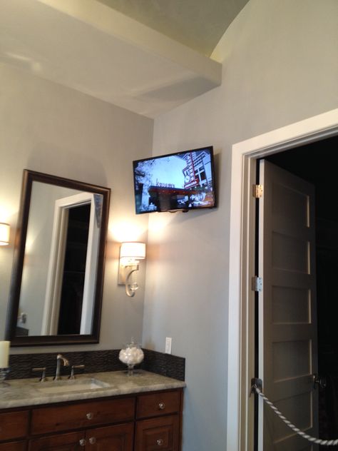 Tv in bathroom Tv In Restroom, Tv Bathroom Ideas, Bathroom Tv Ideas, Tv In Bathroom Ideas, Bathroom With Tv, Nola House, Tub Decor, Bathroom Tv, Bathroom Ideas Luxury