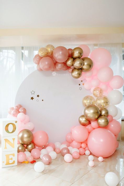 1st Birthday Background For Editing, Diy Backdrop Ideas On A Budget Birthday, 1st Birthday Balloon Decorations, 1st Birthday Decorations Girl, Celebrate Decorations, Pink Birthday Backdrop, One Birthday Backdrop, First Birthday Decorations Girl, 1st Birthday Backdrop