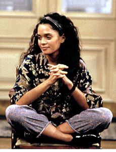 Lisa Bonet as Denise Huxtable, fashion icon.  Bonet was born in San Francisco.  Her African-American father, Allen Bonet, is an opera singer and was born in Texas; her Jewish mother, Arlene (née Litman), was a teacher.  Lisa is the mother of Zoe Kravitz. Braid Sizes, Denise Huxtable, Cake Pop Bouquet, The Cosby Show, Lisa Bonet, Box Braid, Celebrity Hairstyles, Style Icon, Her Style