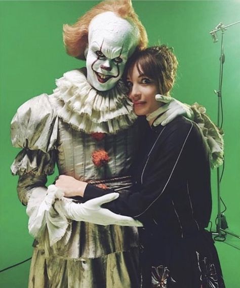 Awww bill and his girl friend lsmwoxqkosdk Bill Skarsgard Girlfriend, Bill Skarsgard Pennywise, Roman Godfrey, Bill Istvan Günther Skarsgård, Steven King, Hemlock Grove, You'll Float Too, Pennywise The Dancing Clown, Bill Skarsgard