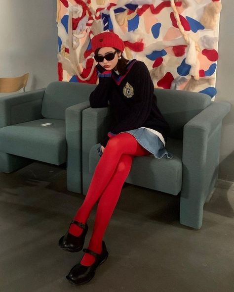 Blue Tights Outfit, Coloured Tights, Colored Tights Outfit, Red Tights, 일본 패션, Quoi Porter, Colored Tights, Stil Inspiration, Tights Outfit