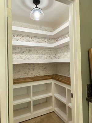 Pantry Redo, Pantry Renovation, Pantry Closet Design, Pantry Layout, Organizar Closet, Kitchen Pantry Cabinet, Pantry Room, Corner Pantry, Pantry Remodel