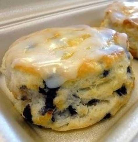 You will love this Glazed Blueberry Biscuits very much. Just try to cook them - TASTYDONE Weight Watchers Cake Mix Recipes, Weight Watchers Cake, Food Food Recipes, Blueberry Biscuits, Breakfast Eggs, Biscuits Recipe, Homemade Biscuits, Food Baby, Awesome Recipes