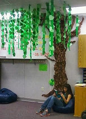 Paper Tree Classroom, Rainforest Classroom, Forest Classroom, Classroom Tree, Decoration Creche, Jungle Theme Classroom, Rainforest Theme, Jungle Decorations, Camping Theme Classroom